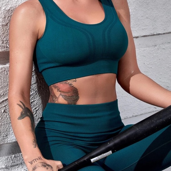 SHEIN sports bra and leggings set (brand new) - Picture 4 of 8